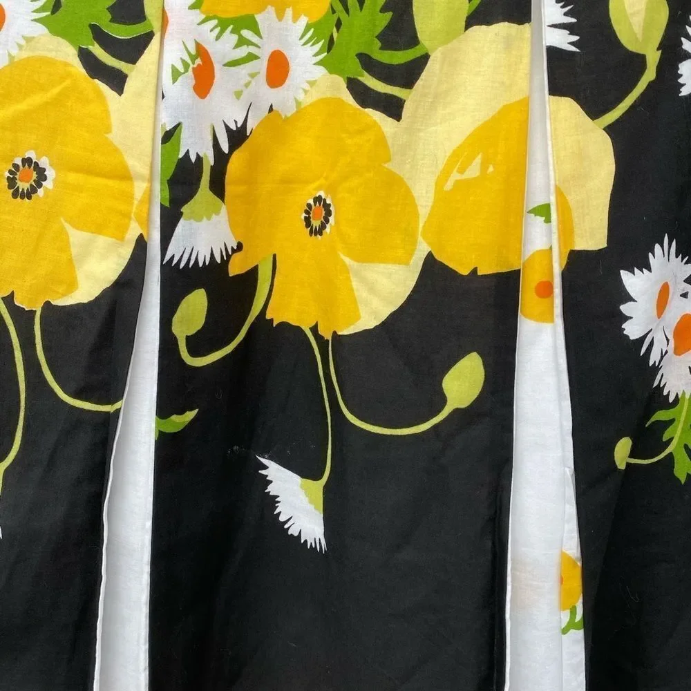 Julie's Closet Floral Skirt‎